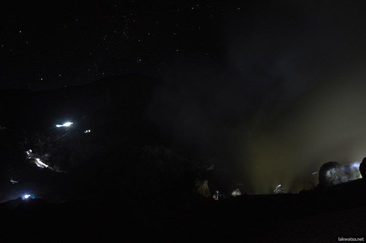 View of the crater rim, the stars, the rime and the blue fire from the bottom of the crater