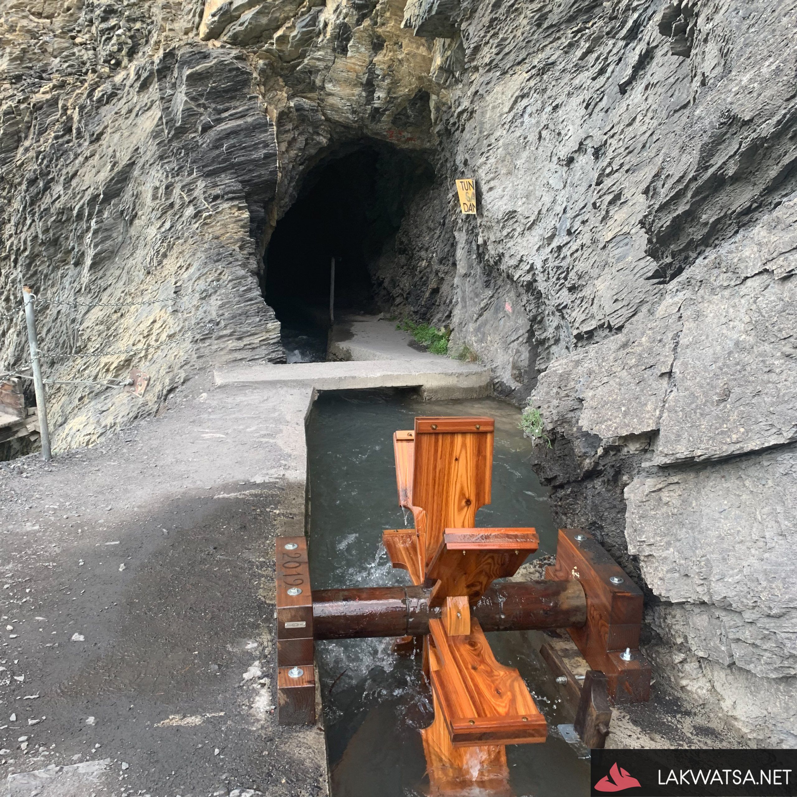 Bisses d'Ayent tunnel canalisation