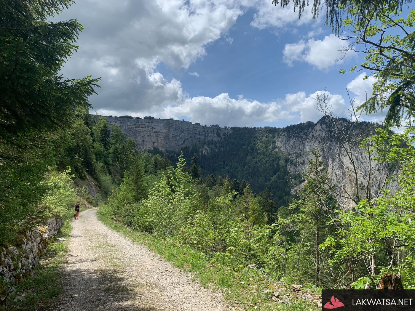 Going back to Noirague from Creux-du-Van