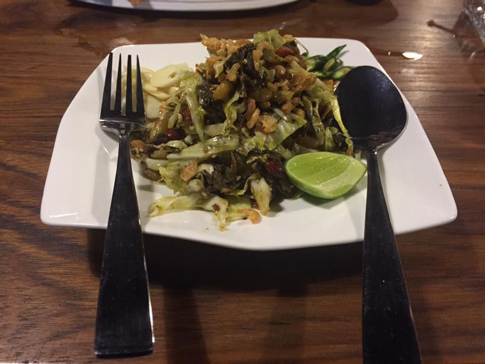 Tea leaves salad: the quasi National dish!